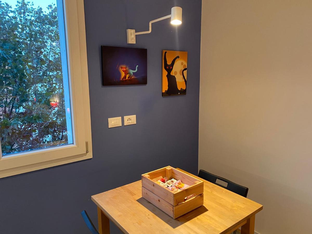 Tra Le Torri B&B - Ampia Stanza Privata In Appartamento Con Bagno Privato Accessibile Da Corridoio 볼로냐 외부 사진