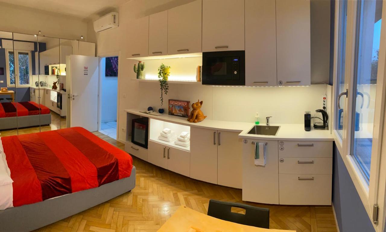 Tra Le Torri B&B - Ampia Stanza Privata In Appartamento Con Bagno Privato Accessibile Da Corridoio 볼로냐 외부 사진